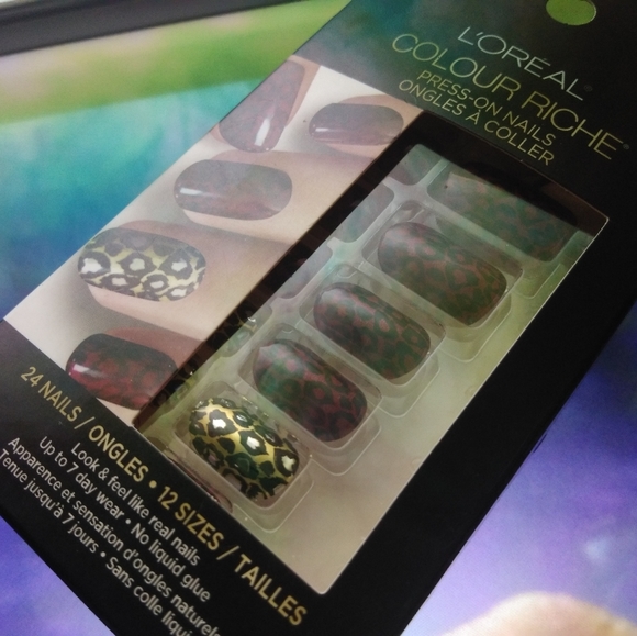 Fake nails - Picture 1 of 2